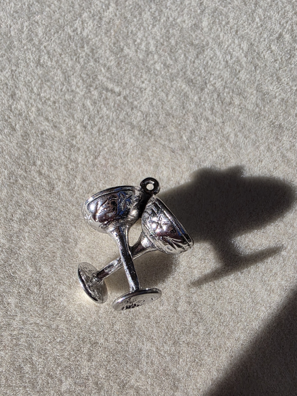 Vintage Silver-Tone Double Goblet Wine Glass Charm Pendant • 3.11g